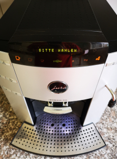 JURA IMPRESSA F90 Kaffeevollautomat Neu Revidiert