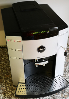 JURA IMPRESSA F90 Kaffeevollautomat Neu Revidiert