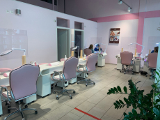 Zu verkaufen: Kosmetik- und Nailstudios