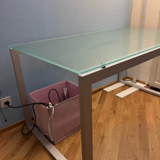 Schreibtisch mit Glasplatte LOOPY - Neupreis CHF 800.00