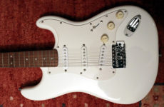 Fender Squier BULLET STRAT