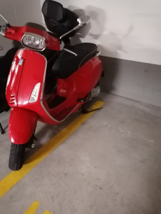 Vespa Sprint 125 rot