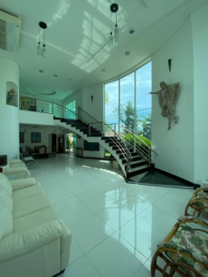 Brasilien Traumhaft schöne 360m2 Luxusvilla auf zwei Geschossen 