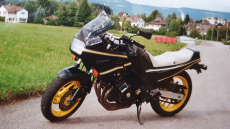 Yamaha FZ 750