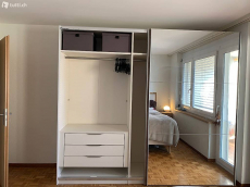 Wunderschöner Schrank mit Schwebetüren und grosser Spiegelfront