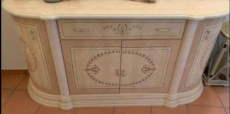 Vetrina und Sideboard 