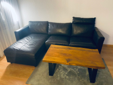 Schwarzes Echtledersofa