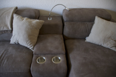 Sofa mit LED und Getränkehalter