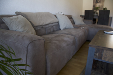 Sofa mit LED und Getränkehalter