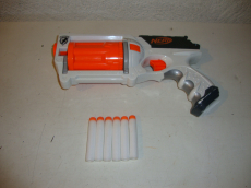 Verkaufe einen gebrauchte Nerf Maverick  rev-6 mit 6 Pfeilen 