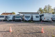 Abstellplatz Parkplatz Wohnwagen Wohnmobil Anhänger Auto