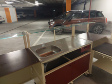 Kleiner Foodstand mit Inventar