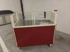 Kleiner Foodstand mit Inventar