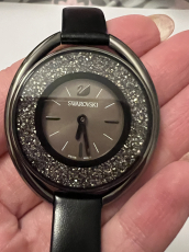 Svarowski Uhr mit Kristallen schwarz