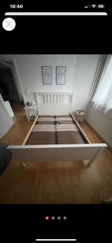 Weisses Bett von Ikea mit Lattenrost und Mattratze