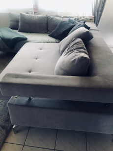 Grosses gemütliches elektrisch verstellbares Sofa 