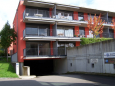 Parkplatz in Einstellhalle mit privater Ladestation zu vermieten