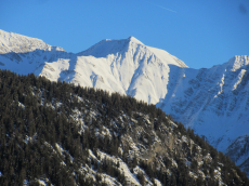 Skiferien im März und beim Chalet Grilladen geniessen