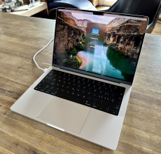 Wie neu: MacBook 14 M1 Pro 16 512GB 14C GPU Silber