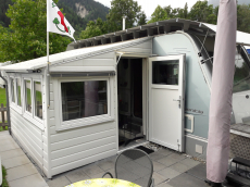 Wohnwagen mit festem Vorbau, in Fiesch VS (Camp. Eggishorn)