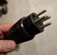 Massiver Häcksler mit 3kW Leistung