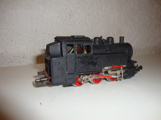 Dampflok mit Güterwagen
