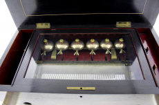 Antikes Walzenspielwerk um 1870 mit 6 Glocken