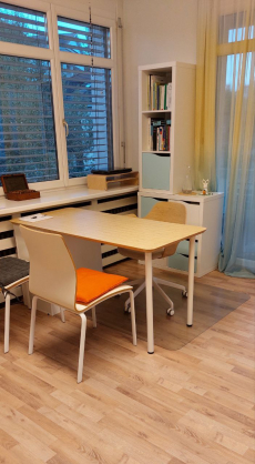 möbilierter Praxisraum zur Untermiete