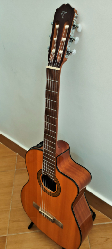 Klassische Gitarre mit Tonabnehmern - Takamine GC3