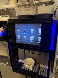 WMF 9000S PLUS , 4 Mühlen , Milchkühler + Becherspender