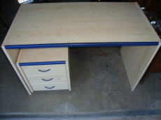 Schreibtisch mit Korpus