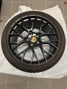 Porsche 992.1 Winterräder Spyder RS schwarz