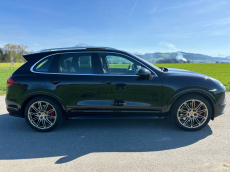 PORSCHE Cayenne Turbo