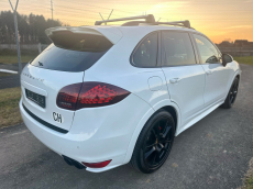 PORSCHE Cayenne GTS