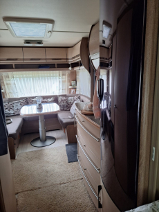 Wohnwagen mit Anbauzelt zu verkaufen 