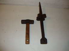 Dengelstock mit Hammer