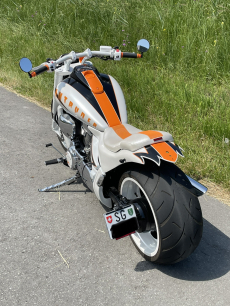 Suzuki Intruder M1800R Custom