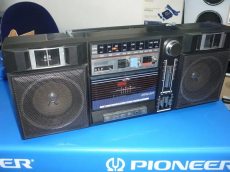 Marke: RADIONE Graphic Equalizer 3 Band Radio Cassette Radio Rec.