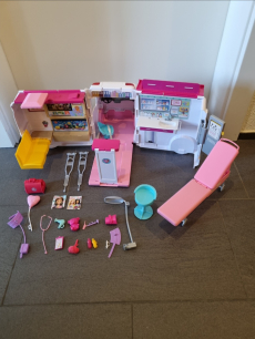Barbie Krankenwagen mit Sirene