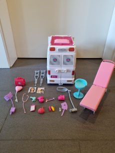 Barbie Krankenwagen mit Sirene
