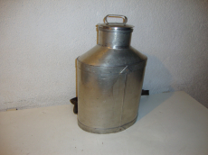 Alte Milchtrage