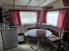Wohnwagen feststehend auf Campingplatz in Sörenberg (Rischli)