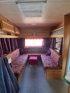 Wohnwagen feststehend auf Campingplatz in Sörenberg (Rischli)