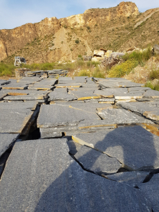 Quarzit Polygonalplatten wild 2-3cm/ 90m2