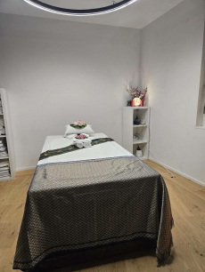 Thai massage 