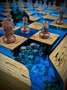 Schachbrett Piratenstil Handgemacht Holz Resin LED mit Figuren Sa