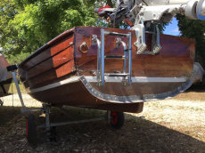 Tessiner Gondel mit 6 PS / 4.4 KW Motor Holz Mahagoni