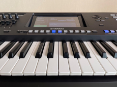Yamaha Genos 76 Tasten Keyboard