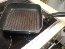 Grillpfanne aus Gusseisen - 26x26cm sehr robust