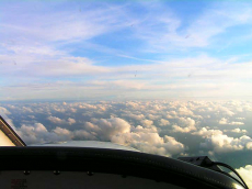 GÜNSTIGE RUNDFLÜGE AM 31. MAI UND 21. JUNI 2026